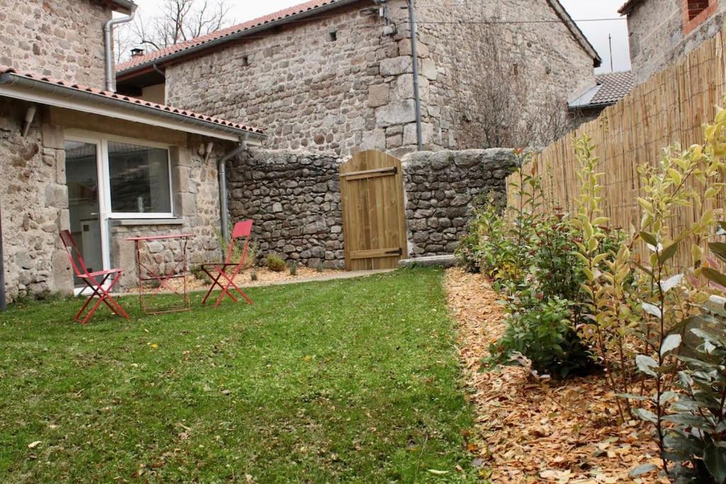 Superbe Appartement Avec Jacuzzi Et Jardin Prive Marlhes Bagian luar foto