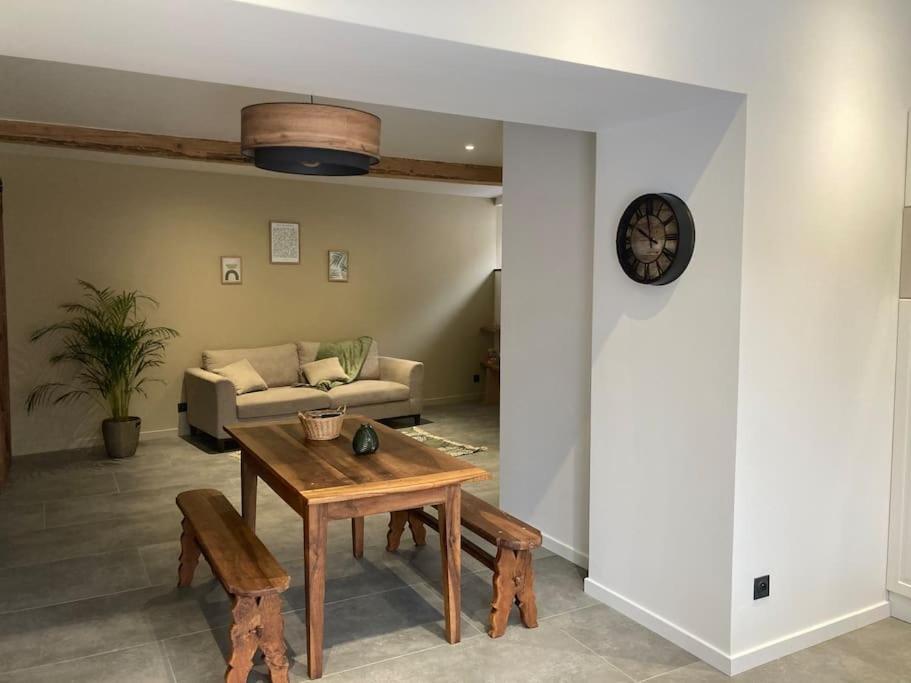 Superbe Appartement Avec Jacuzzi Et Jardin Prive Marlhes Bagian luar foto