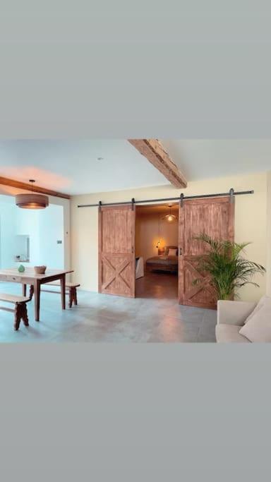Superbe Appartement Avec Jacuzzi Et Jardin Prive Marlhes Bagian luar foto