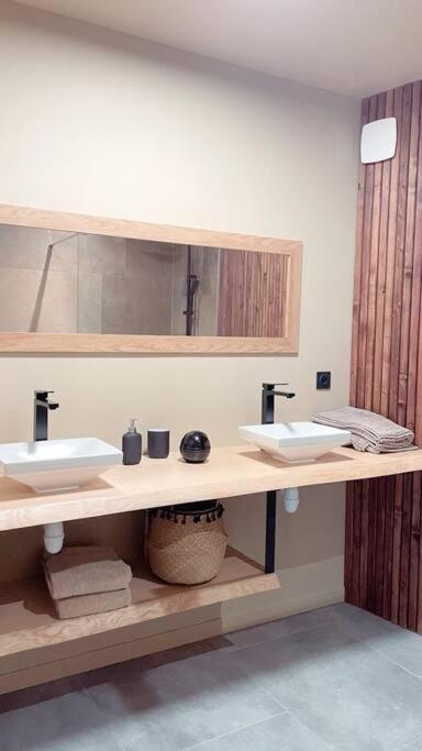 Superbe Appartement Avec Jacuzzi Et Jardin Prive Marlhes Bagian luar foto
