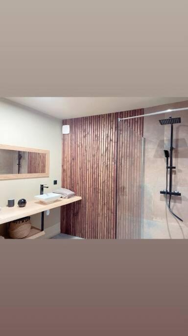 Superbe Appartement Avec Jacuzzi Et Jardin Prive Marlhes Bagian luar foto